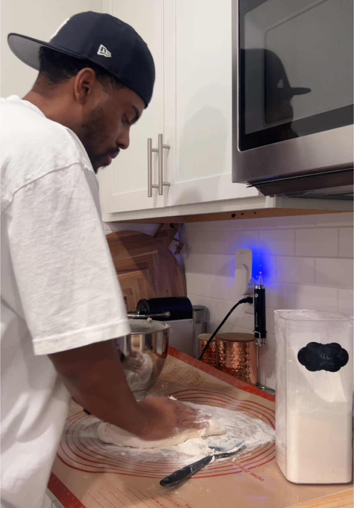 Homemade pizza night hits different 🍕✨ From dough disasters to cheesy perfection, this might just be our best Vlogmas tradition yet! Who needs delivery when you’ve got this? 👨🏾‍🍳👩🏼‍🍳🔥 #Vlogmas #recipes #dayinthelife #familygoals