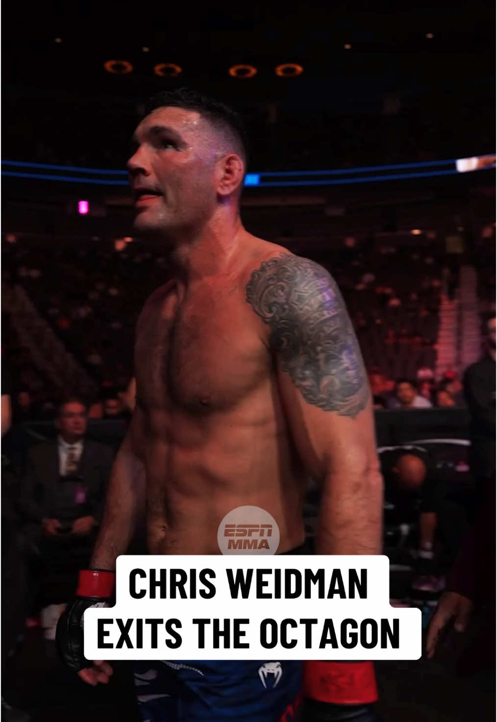 #ChrisWeidman leaves the Octagon after his #UFC310 loss to #ErykAnders #UFC #MMA #combatsports 