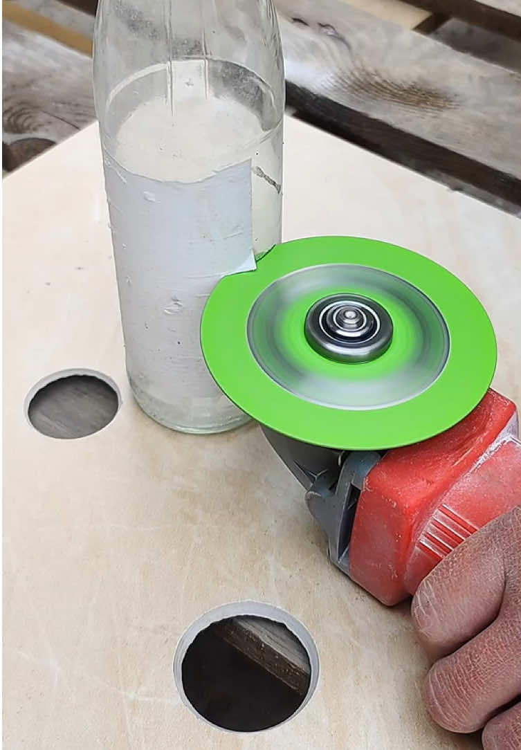 This King of Glass diamond saw blade is designed for cutting and grinding a wide range of hard materials.#alat #hardware #handtool #tool #cutting 