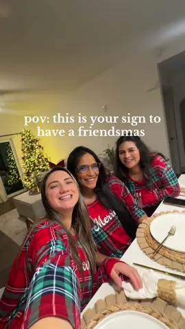 Friendmas🎄🎅🏼✨ #friendsmas #christmas #friendsmasideas #punchneedleornaments 