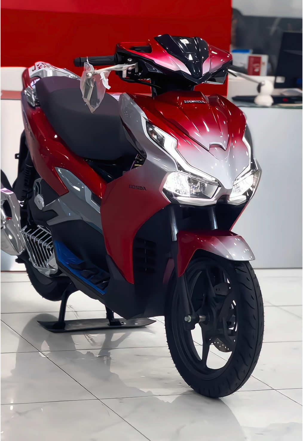 Đỏ mận loang bạc 3D 😋 trả trước từ 4 🍠 nhận xe. Đặt lịch hẹn trước để nhận ưu đãi giảm giá xe từ 2 🍠 #xuhuong #xedovietnam🇻🇳 #xedep #muaxetragop #honda #ab #vairal #trendingvideo 