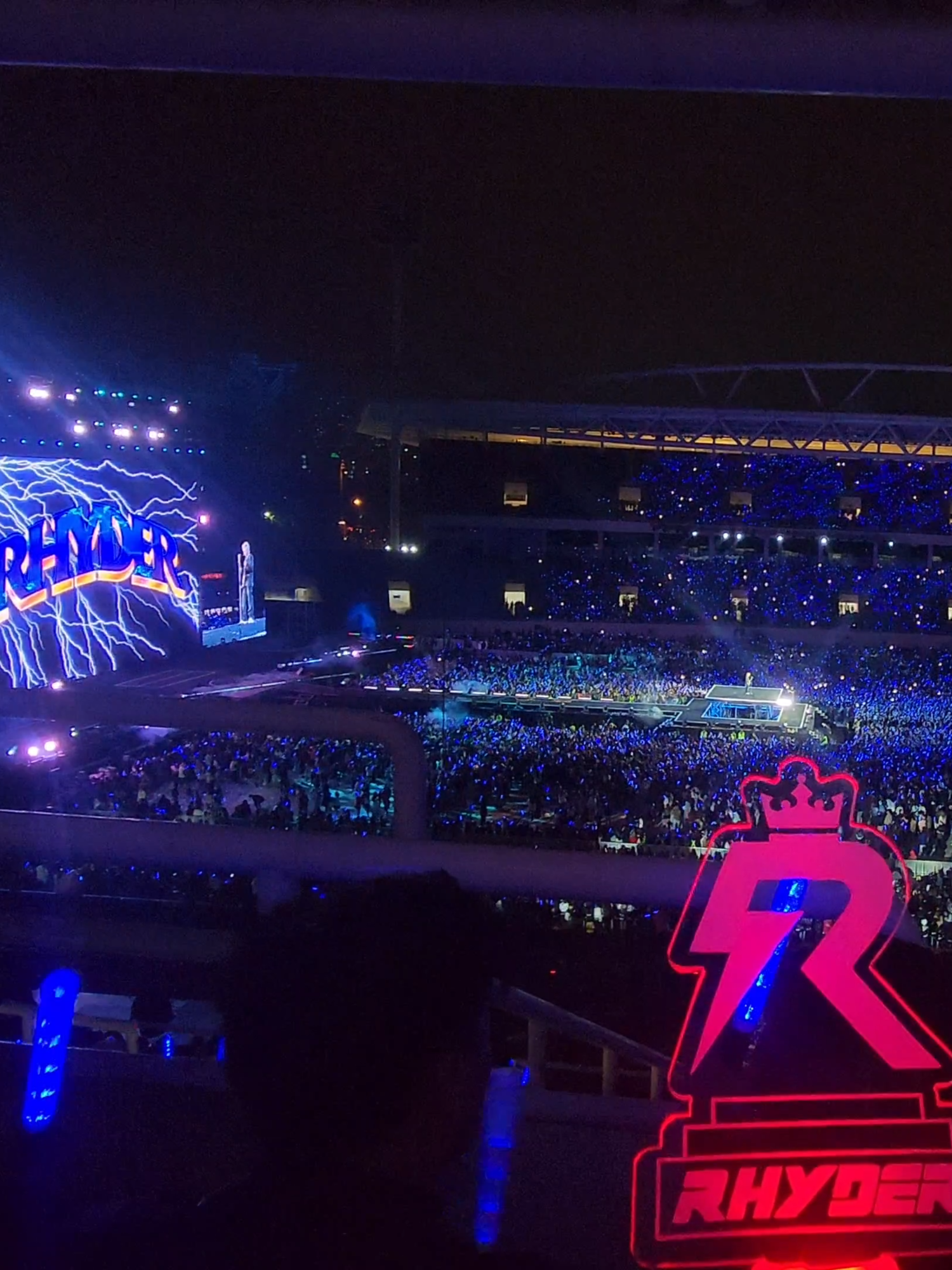 RHYDER with solo stage ANH BIẾT RỒI at My Dinh National Stadium @rhyder.dgh mong cậu thấy được video này, mọi người yêu thương cậu lắm đó. Tự hào về cậu rất nhiềuuuu. #rhyder#rhyderdgh#anhbietroirhyder#viral#anhtraisayhiconcert2024 
