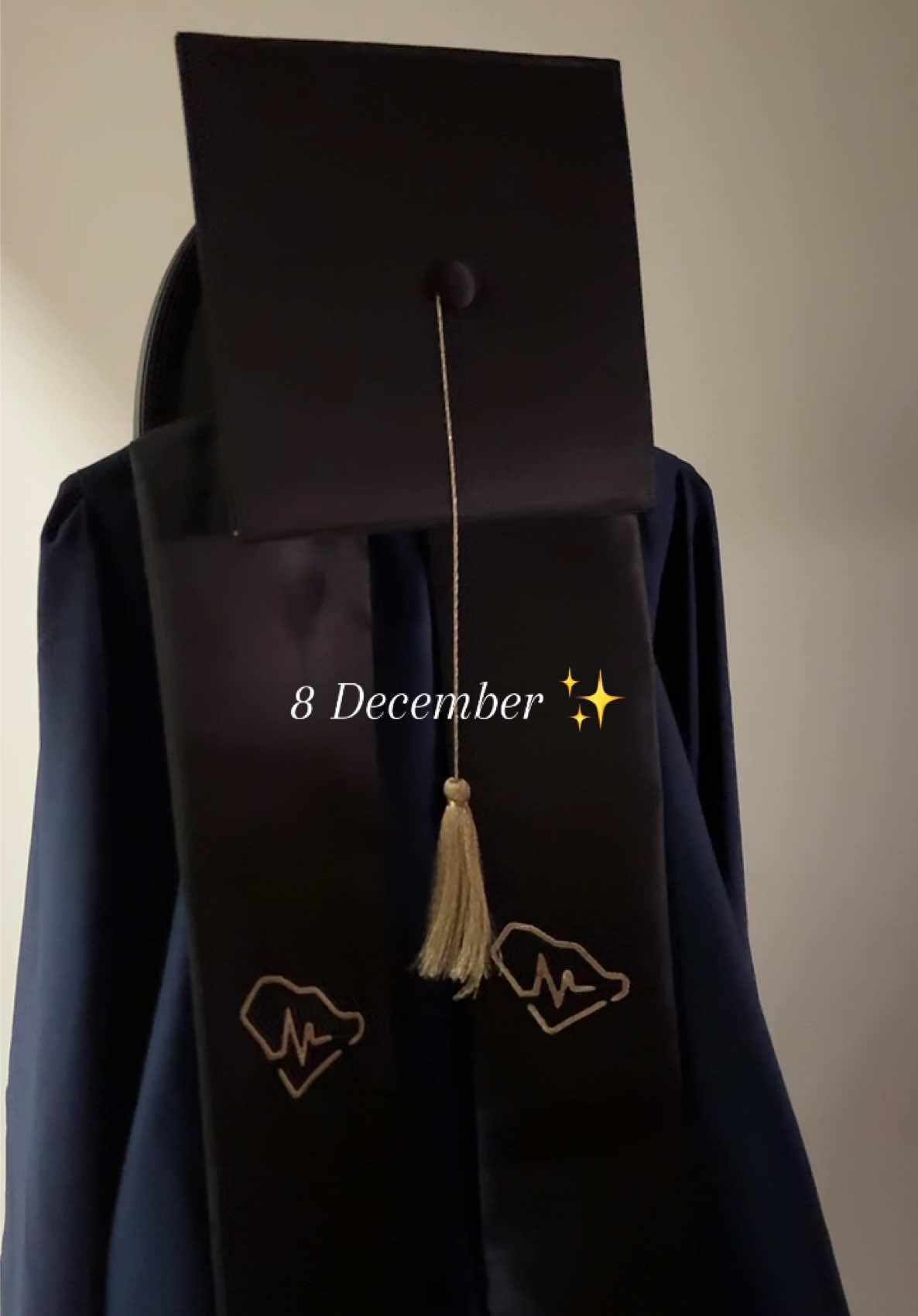 وأنوار المساعي لنا تجلت  طويتُ المساعي بقلبٍ طموح 🎓✨ تغطيت الحفل بالبرنامج الاصفر 💛💛💛 مين معنا بالحفل 🥹🙋🏻‍♀️ #حفل_تخرج_هيئة_التخصصات_الصحية  #هيئة_التخصصات_الصحية  #برامج_هيئة_التخصصات_الصحية  #مساعد_طبيب_اسنان  #تخرج2024  @هيئة التخصصات الصحية 