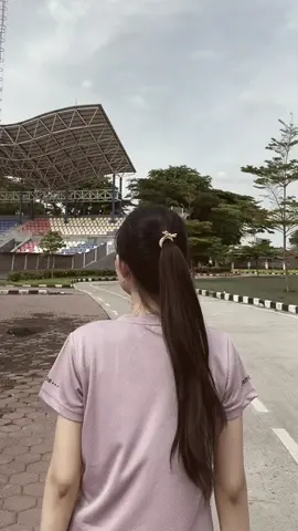 Pesona cewek kurus 🤣 #walking #jogging #Running #fyp #stadionbenteng #tangerang #xybca 