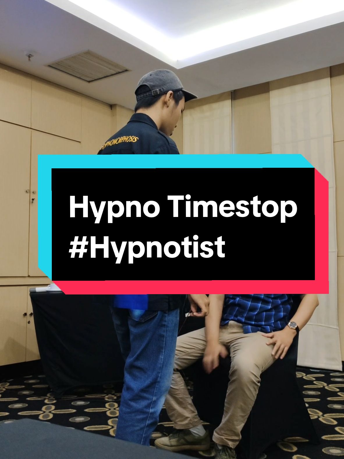 Membalas @shopingonlinedmTimestop Hypnosis #hipnotis #hipnosis #hypnosis #hypnotist #hypnoteam #hypnotized #hypnose #pesulap #pesulapmerah #pesulapmerahindonesia #sulap #fyp #viral #xybca #4u #lucu #kocak #ngakak 