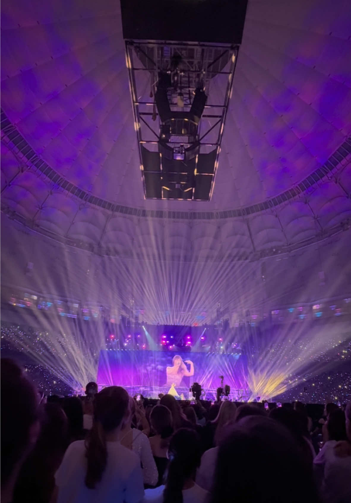 Don’t sleep on the Enchanted lighting design #TSTheErasTour #taylorswift #vancouver #bcplace #erastourfilm #swiftie #taylornation #taylornation #swifttok #vancouverbc 
