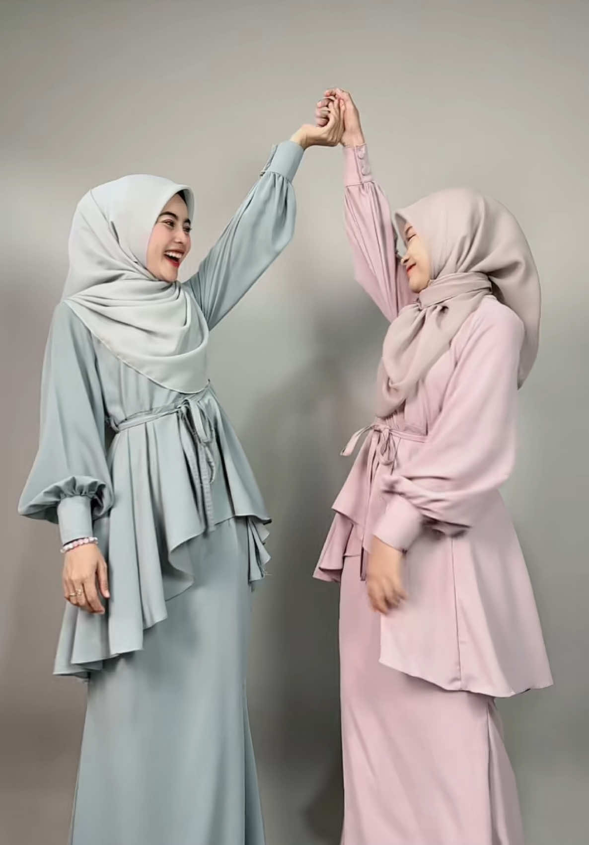Yg selalu pengen samaan smaa besty mana suaranya #oneset #bajukurung 