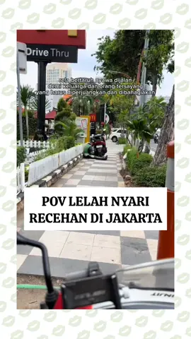 Jangan liat motornya, tapi liat perjuangannya. Nextym cari tempat yang lebih proper untuk istirahat ya bang ojol 🙏🙏 Sc: Afan Ndn #lambeonlen #ojekonline #dramaojol #ojol #kelakuan #warga62 