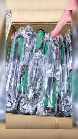 Butuh kunci shock yang praktis dan fleksibel? Kunci shock teleskopik Tekiro adalah jawabannya! Dengan panjang yang bisa disesuaikan hingga 60cm, kamu bisa mengencangkan baut di tempat yang sulit dijangkau. Dilengkapi dengan 72 gigi untuk putaran yang lebih halus, performa kerja pun semakin maksimal. Permudah pekerjaanmu dengan kunci shock teleskopik Tekiro! Desainnya yang ergonomis dan ringan membuat kamu nyaman saat menggunakannya dalam waktu yang lama. Cocok untuk berbagai jenis pekerjaan, mulai dari otomotif hingga perbaikan rumah.