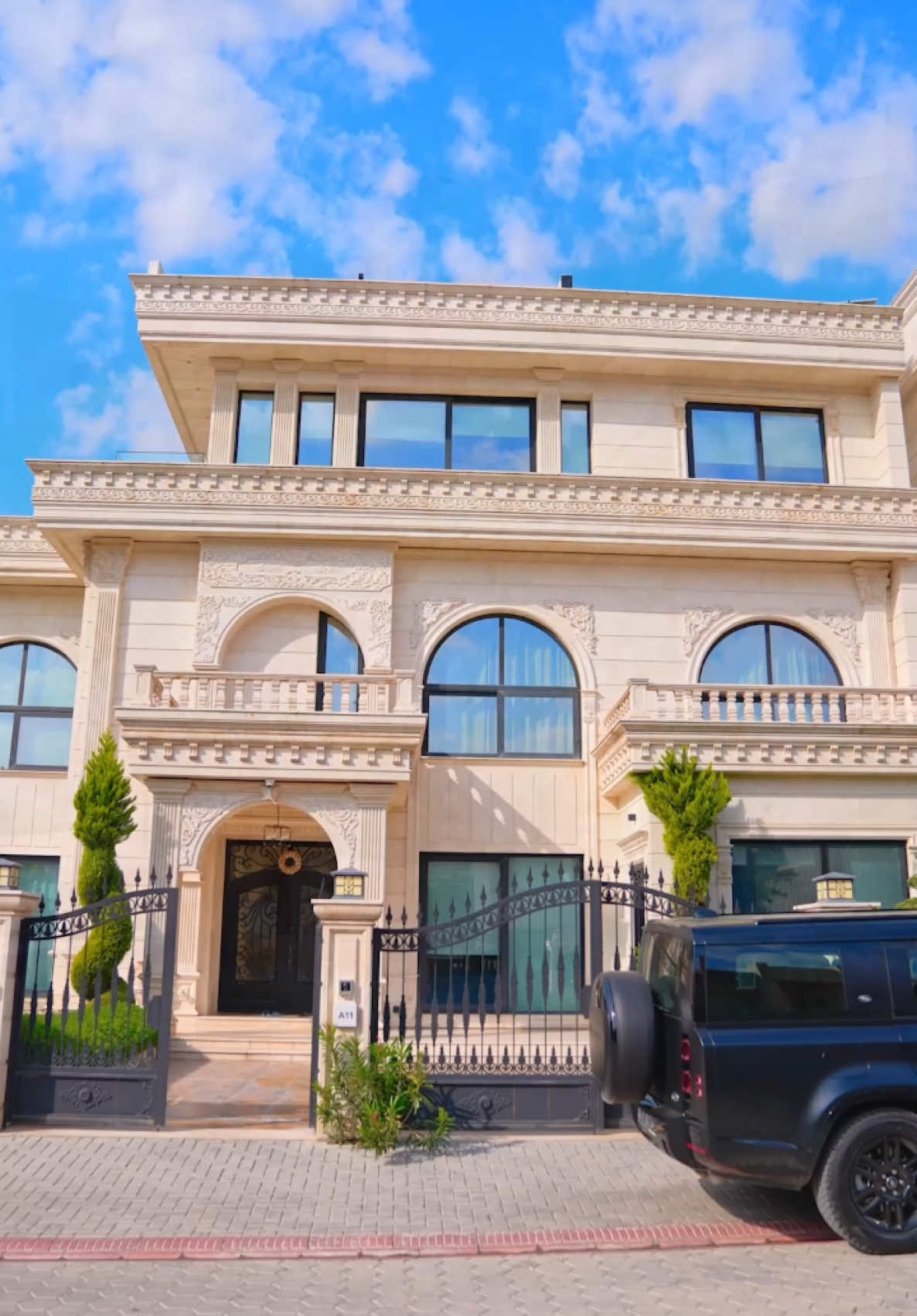 کوردی/ عربی (قەیوان سیتی) جوانترین و دڵگیرترین پڕۆژەی هاوچەرخی نیشتەجێبوون لە کوردستان و عێراق... قەیوان سیتی شارێک پڕ لەخزمەتگوزاری و جوانی ناونیشان: سلێمانی- گەڕەکی راپەڕێن ............ (قیوان سیتی) أجمل وأمتع مشروع سكني معاصر في كردستان والعراق... قیوان سیتی  مدینە مليئة بالخدمات والجمال العنوان: سليمانية - رابرين رقم قسم المبيعات:07708600002 #qaiwangroup #SlemaniHeights #qaiwancity #QaiwanHeights #Slemani #kurdistan #iraq #Construction #Shwqa #apartment #slemanihills