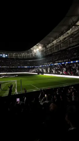 Beşiktaş taraftarından tribün şov🥰 asla yanlız değilsin kara kartalım  #beşiktaş #taraftar #tüpraşstadyum #kartal 