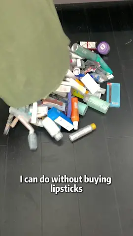 Its texture is super moist,it melts away with one touch,and it does not feel heavy~And the concealer effect is also super good,it can easily cover up small blemishes on the face!#makeup #beauty #labello 