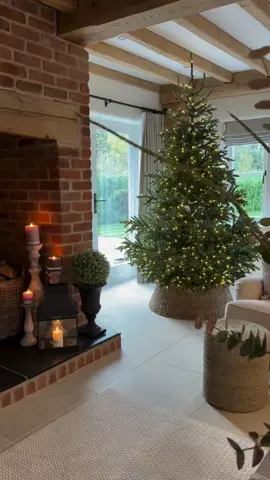 A tree that’s beautiful, whether bare or decorated. Take a look at this stunning reel from @oakhomeinteriors to kick off our Sunday in the perfect mood. ✨ Tree: 8ft BH Nordmann Fir #BalsamHillUK #ChristmasTree #ChristmasDecor #UK