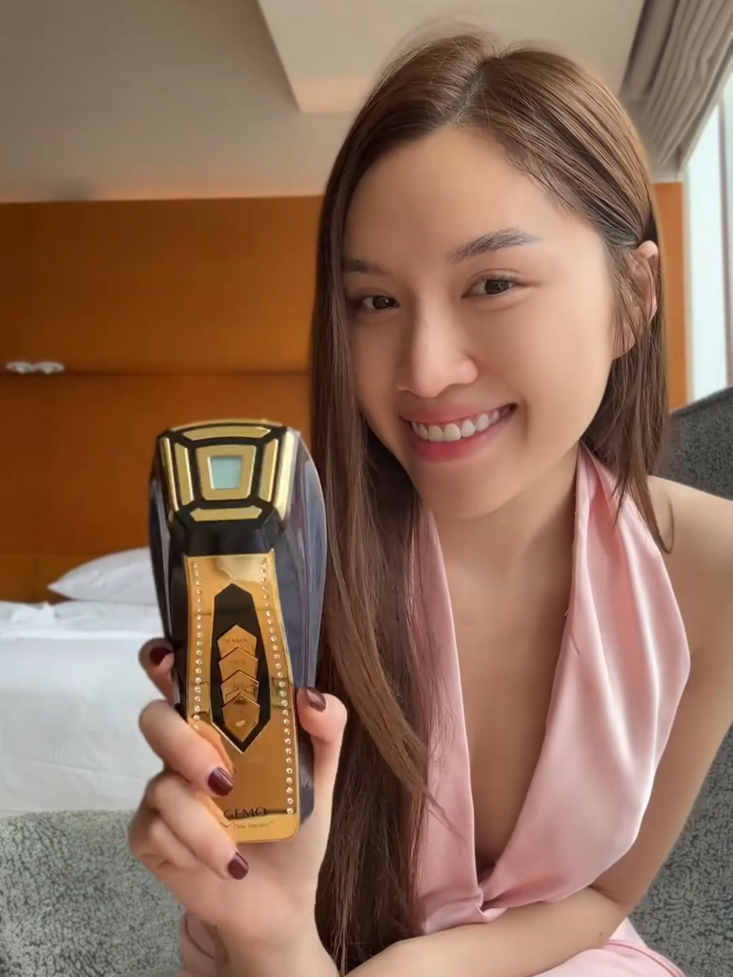 Cảm ơn @mcthanhthanhhuyenđã tin tưởng lựa chọn sử dụng máy G20 của 𝐆𝐄𝐌𝐎 mỗi ngày để nâng cơ tạo đường nét V-line và xóa mờ rãnh cười  ✨✨ #gemo #gemovietnam #G20 #beautytech #SelfCare #antiaging #beautytips