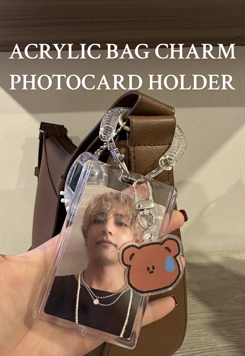 acrylic photocard holder na bag charm!! idisplay mo na yang photocard mo para lagi mo nakikita si bias 🥰 so cuteee #fyp #foryou #foryoupage #photocard #taehyung #bts #keychain #bagcharm #v #affiliatemarketing 