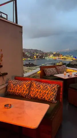 ✨ gündüzü ayrı, gecesi ayrı güzel bu şehrin… Which city do you think is the most beautiful? / En güzel şehir sence neresi? #istanbul #اسطنبول #اسطنبول🇹🇷 #تركيا #Стамбул #Турция #turkiye #estambul #turquia🇹🇷 #manzara #bestview #eminönü #travel #travelagency #bosphorus #keşfet #reels #turismo