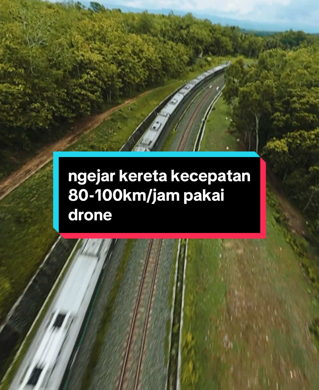 Drone 300an bisa apa kejar kereta api. #fpvdrone #fpvcinematic #fpvpilot #fpvlife #fpv #railfansindonesia 