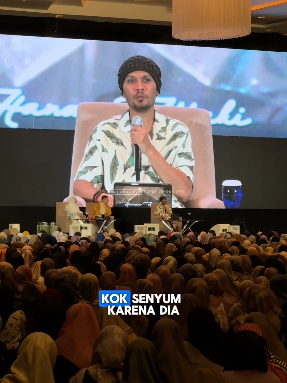 Transfer pahala ketika diomongin orang lain😊 〰️〰️〰️〰️〰️〰️〰️〰️〰️〰️〰️〰️〰️〰️〰️ Jadwal sharing time Ust @Hanan Attaki  insyaallah : 22 Des: MALANG 25 Des: SURABAYA (Tanggal merah) 26 Des: SOLO 29 Des: SEMARANG 12 Jan: DEPOK 19 Jan: TANGERANG 26 Jan: PEKANBARU 2 Feb: BATAM 16 Feb: CIREBON 22 Feb: GARUT 1 Maret: BEKASI 2 Maret: BANDUNG 8 Maret: YOGYAKARTA 15 Maret: BOGOR 16 Maret: JAKARTA 13 April: PURWOKERTO Cara daftarnya di website ➡️ sharingtimeuha.com 😊 #sharingtime #hananattaki #ayahamanah #bogor #karawang #solo #jakarta #jogja #malang #surabaya #semarang #depok #tangerang #bandung #bekasi #purwokerto #cirebon #garut