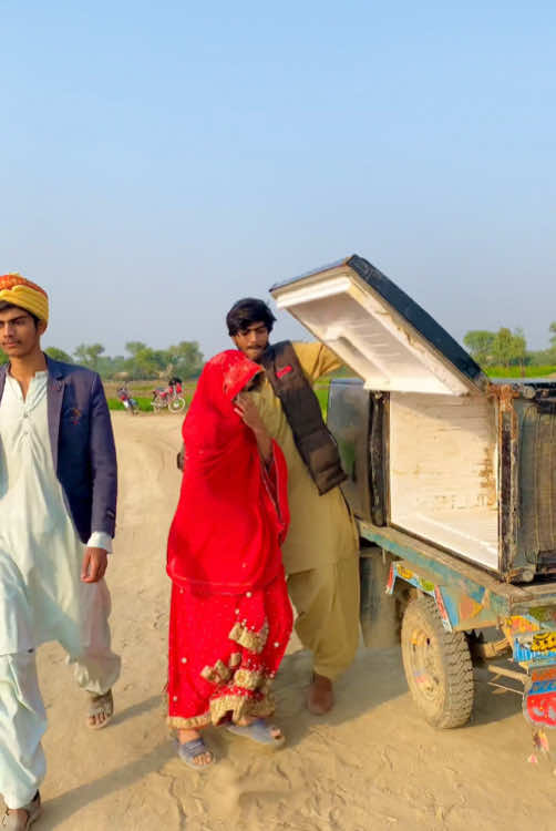 Larki Freezr m kue Gi?🙄#crazyproduction01 #trending #flypシ #shortfilm #foryoupage #viral_video #usa_tiktok #zamzamelectronics #usa🇺🇸 