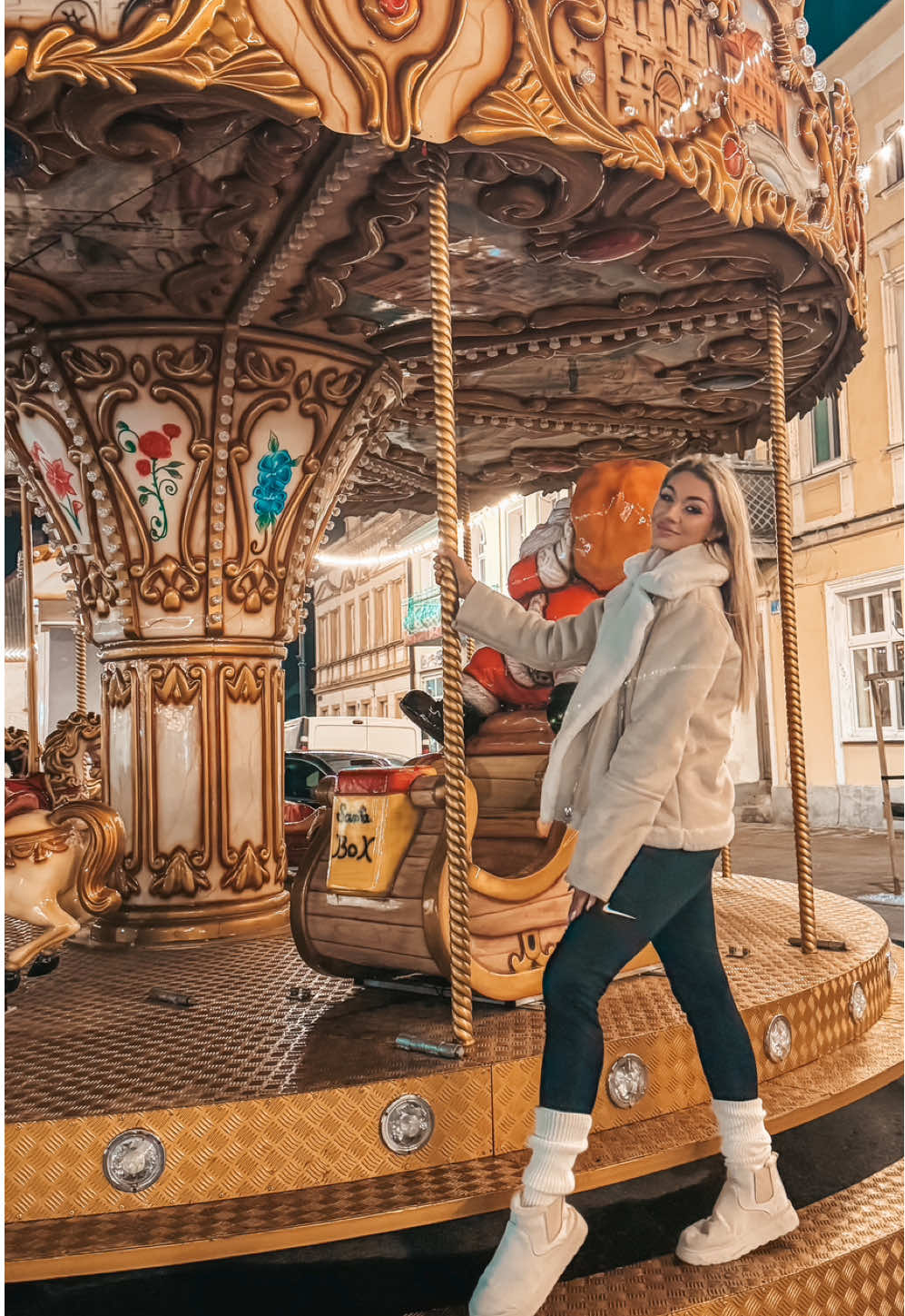 Camasutra na jarmarku świątecznym 🥹♥️🌲✨ #mikołaj #mikołajki #mikołajnieistnieje #prezenty #jarmarkbozonarodzeniowy #jarmark #dc #fyp #foryou @Julia Rabiej @PORTAS_DJ 