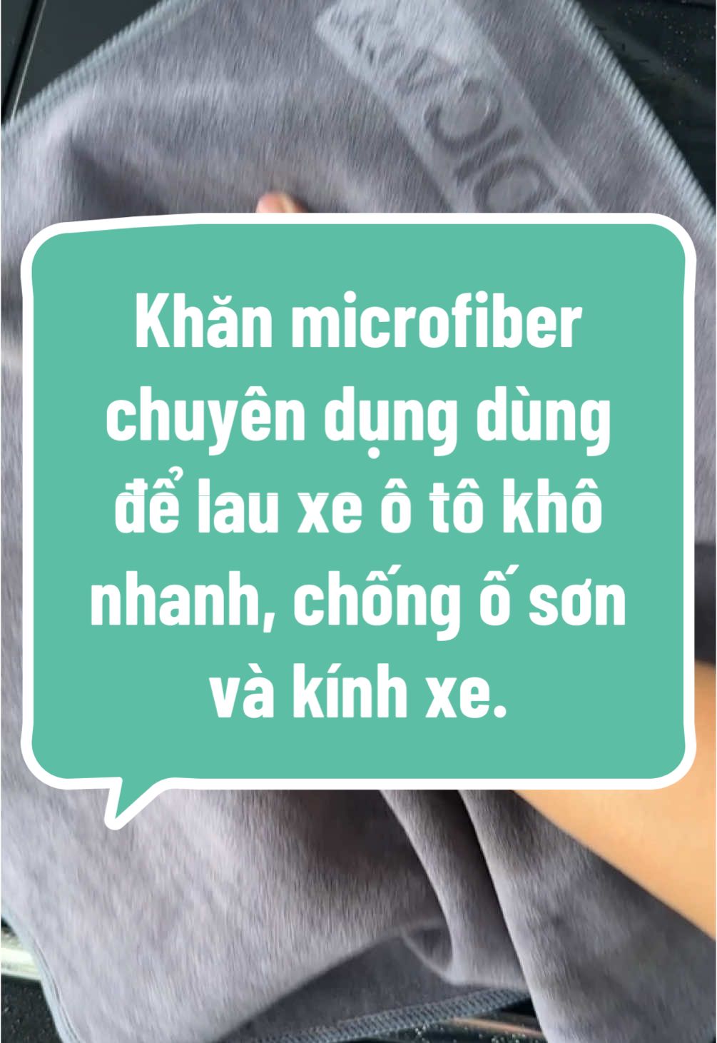 Khăn microfiber chuyên dụng dùng để lau xe ô tô khô nhanh, chống ố sơn và kính xe. #TikTokAwardsVN #oto #giaxe24h #xuhuongtiktok #xuhuongtiktok2024 #khanlauoto #khanmicrofiber #microfiber #khansieutham #khanlauotochuyendung 