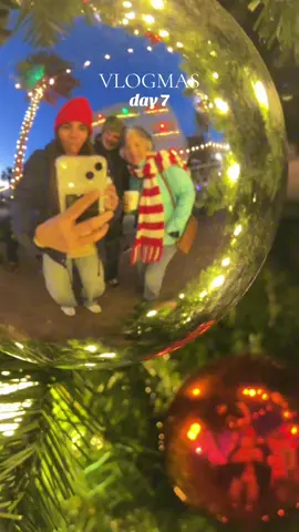 VLOGMAS! do you guys prefer tree lightings or parades? #Vlogmas #christmas #treelighting #coastalchristmas #charleston #creatorsearchinsights 