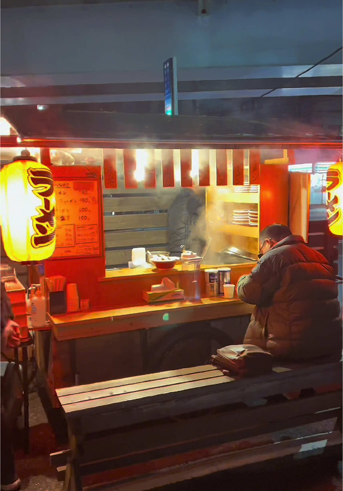 — Yatai Ramen Shunyacchan — Char siu noodles + Ajidama topping ¥1,050  a stall ramen shop that is rare in Tokyo! In a rainy day you enjoy hot fresh traditional ramen freshly made by the hard working owner himself. #japanesefood #tiktokfood #japan #osaka #ghibli #東京ランチ #名古屋グルメ #ramen #calm #tokyo #rainyday #traveltiktok 