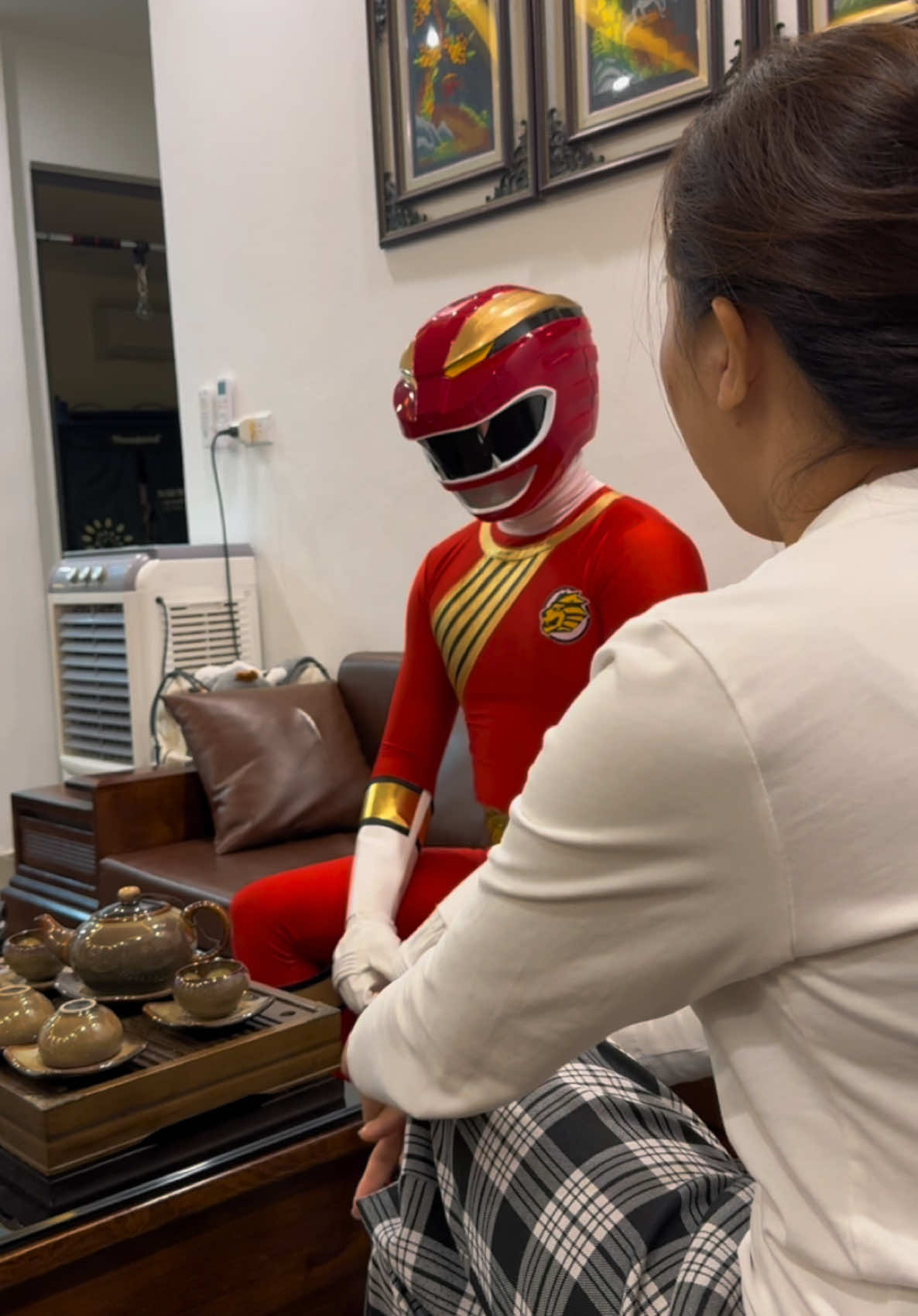 Siêu nhân thì cũng phải kiếm tiền mua sữa thôi 😖 Mọi người tặng tên lửa ủng hộ siêu nhân nhé 😂 #gaoranger #sieunhangao #xuhuongtiktok2024 