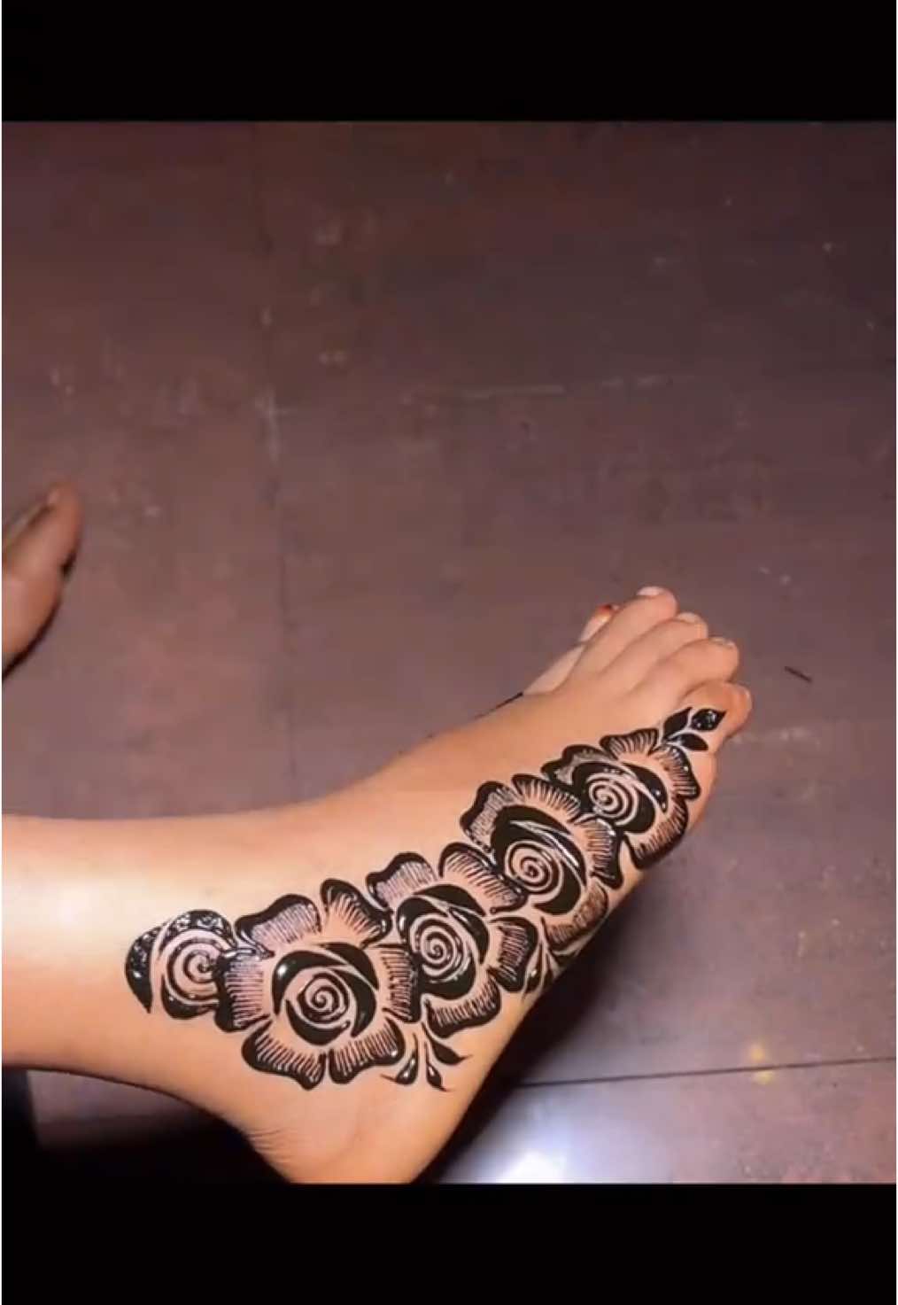 When art becomes a celebration 🎉✨ Henna for brides, festivals, and everything in between 🌸 #BridalHennaLagos #CulturalElegance #HennaCelebrations #IntricateHenna #LagosHennaArtist #AmeeraDesigns #HennaArtLovers#HennaArtistry #HennaArt #HennaByAmeera #BridalHenna #BridalHenna @Umrash_homes 