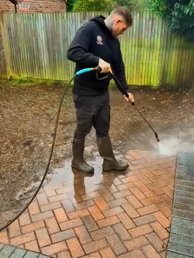 Bits of the work we all love #pressurewashing #pressurewashingbusiness #pressurewasher #satisfyningvideos 