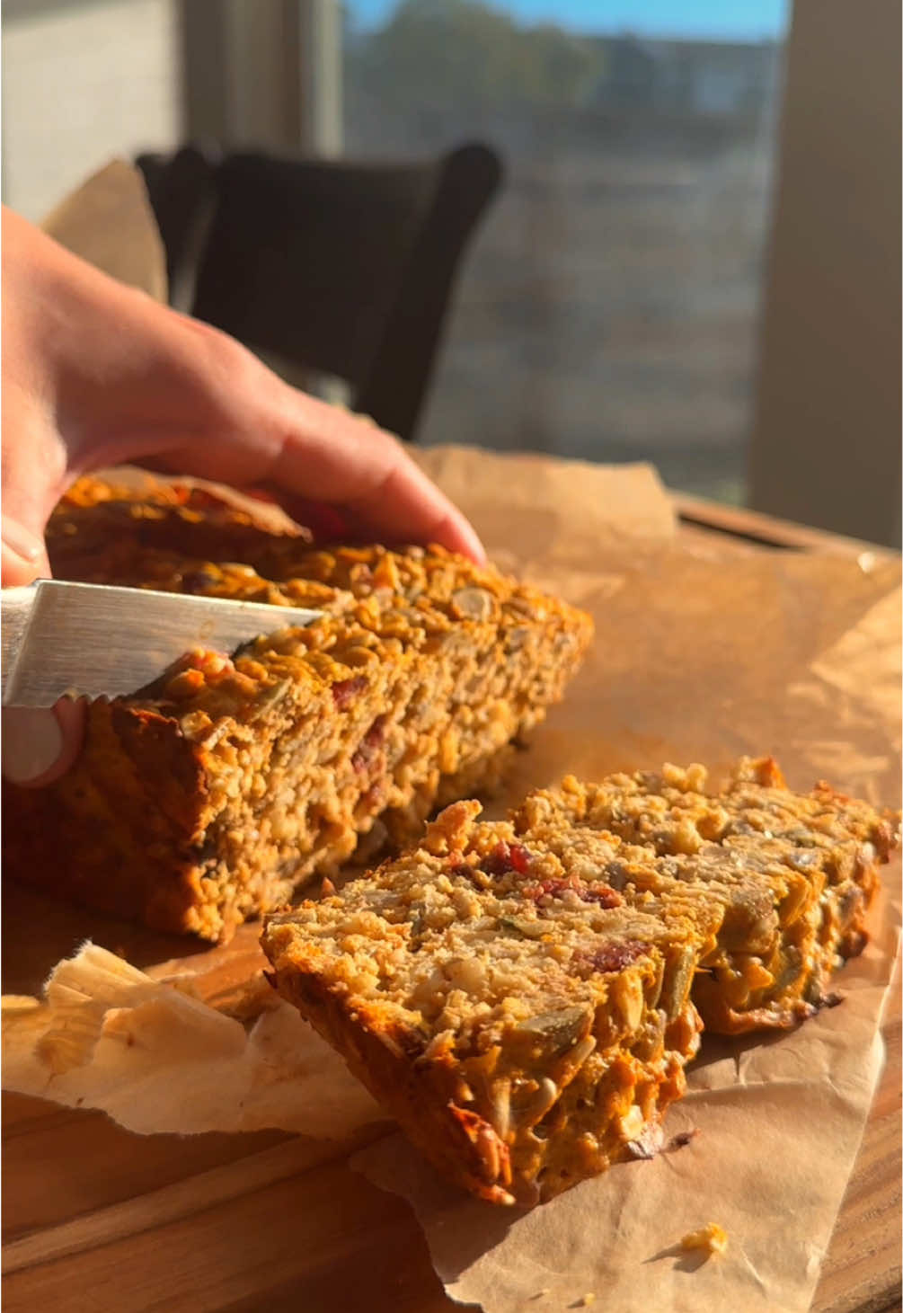 High Protein Seeded Pumpkin Loaf | GF | 12g protein per slice!  ‼️Make sure to like and save this recipe and follow @dliciouslyinspired for easy and healthy recipes! 👩‍🍳 INGREDIENTS: Farmer cheese Eggs Pumpkin purée  Rolled Oats Sunflower seeds Roasted pumpkin seeds  Dried cranberries  Cinnamon Salt Baking powder  Full recipe 👉🏽 just visit the link in my bio! Macros included! 