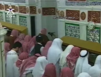 مرئي قديم من رحاب مسجد رسول الله ﷺ لفضيلة الشيخ علي الحذيفي حفظه الله من شعائر صلاة العشاء عام ١٤٢١هـ الموافق 2000 م @Haramain Archive #قران_كريم #المسجد_النبوي #القران_الكريم #المدينه_المنوره #القرآن 