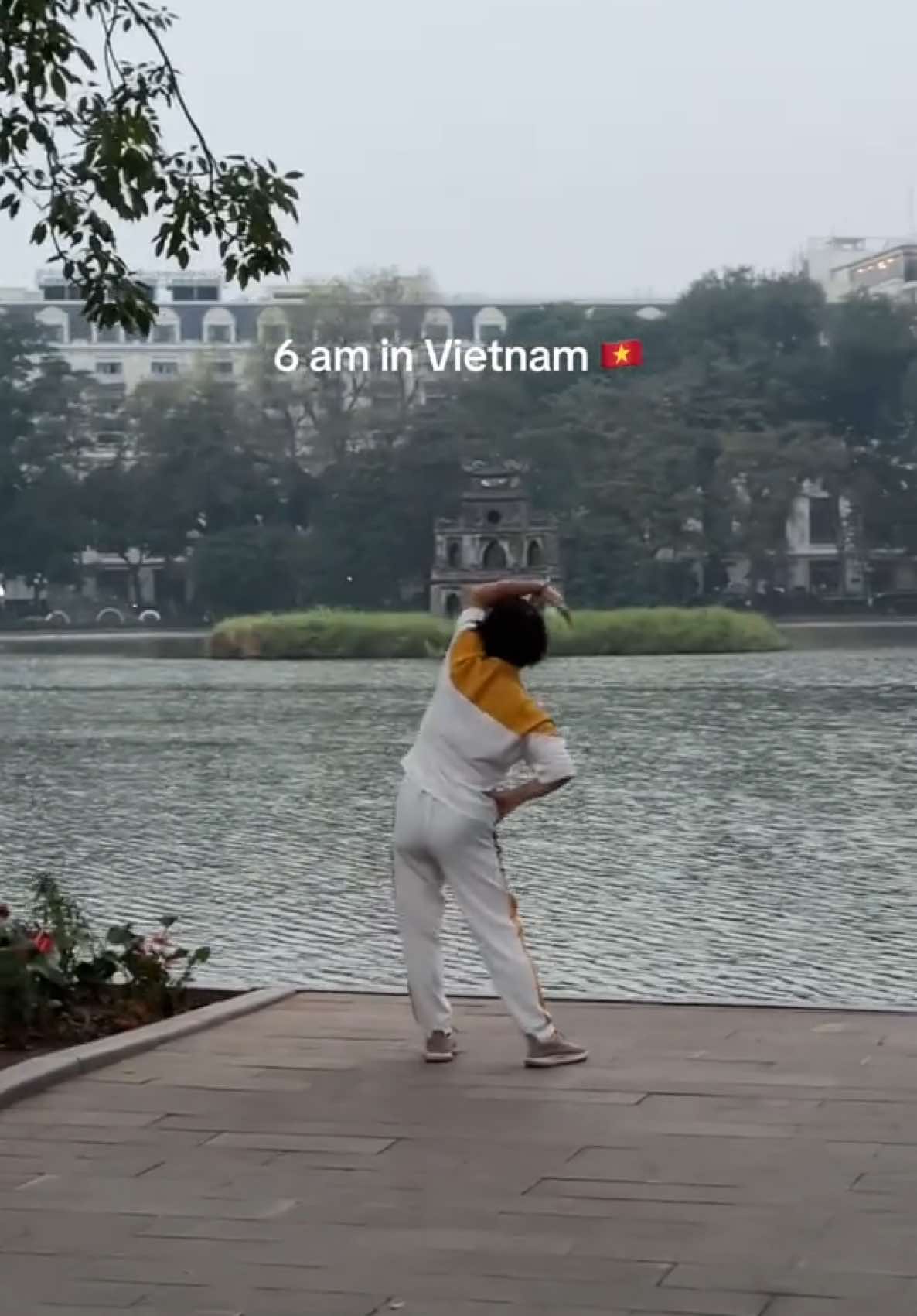 me walking past and thinking there was an organised marathon going on… turns out Vietnamese people LOVE their exercise 😅 #vietnam#6aminvietnam#hanoi#southeastasia#travel#traveller#asia#vietnamese