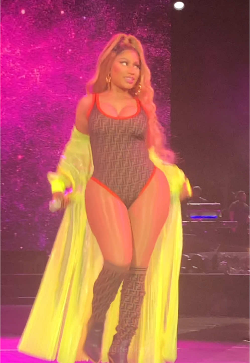 NICKI MINAJ - NICKIWRLD TOUR IN LONDON 2019🦄🇬🇧👑 #queenofrap #nickiminaj #queen #icon #beautiful #slay #barbie #barbz #barbz4life #gagcity #sagittarius #live #tour #crowd #catwalk #london #uk @Nicki Minaj 