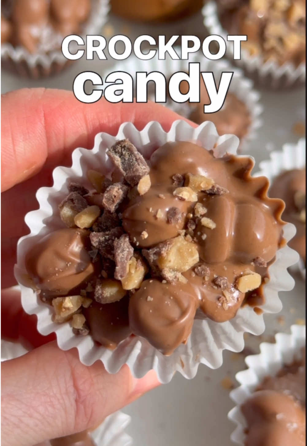 Okay, get ready for this—did you know you can make candy in the crockpot? 🤯 To get the recipe, G👀gle ‘Crockpot Candy chelseasmessyapron’! 🙌 These chocolate peanut clusters are everything—crunchy honey-roasted peanuts coated in smooth, creamy chocolate. 🍫 Plus, you can top them however you want! This recipe makes a big batch, so it’s perfect for holiday parties or gifting to friends and family. 🎁✨ Trust me, they’re always a hit! 🎉