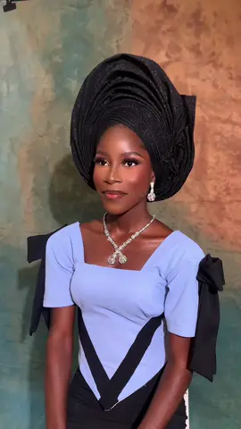 The Modern Yoruba Bride💚 Model @Jeremiah Becky  Outfit @Stitches by Glory  Gele @Benitah  Props/Lighting @💮Fidelity_pictures💮  #yorubabride #beautybyfranca #unibenstudents #model #unibenfinest #muainbenin 
