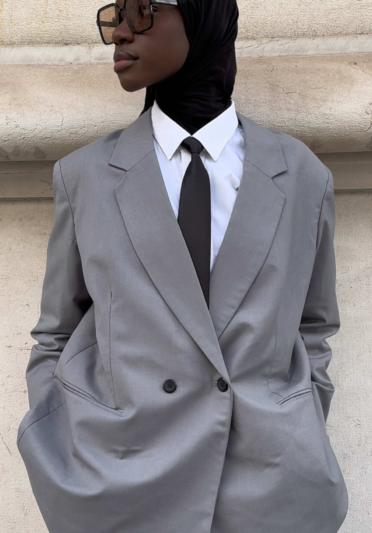 New Blazer Yumna disponible sur notre site internet et en boutique ✨ #fyp #pourtoii #ootdhijab #outfit #hijabi #cravate #hijab #outfitinspo #outfitoftheday #blazeroutfit 