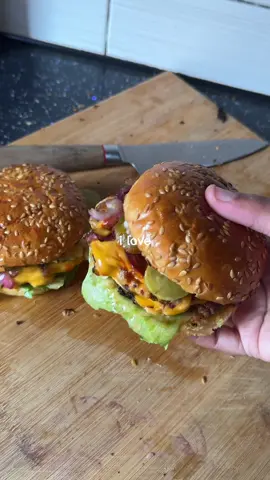 Love me some homemade burgers 🤤 #CapCut #foodbylaila #fyp 