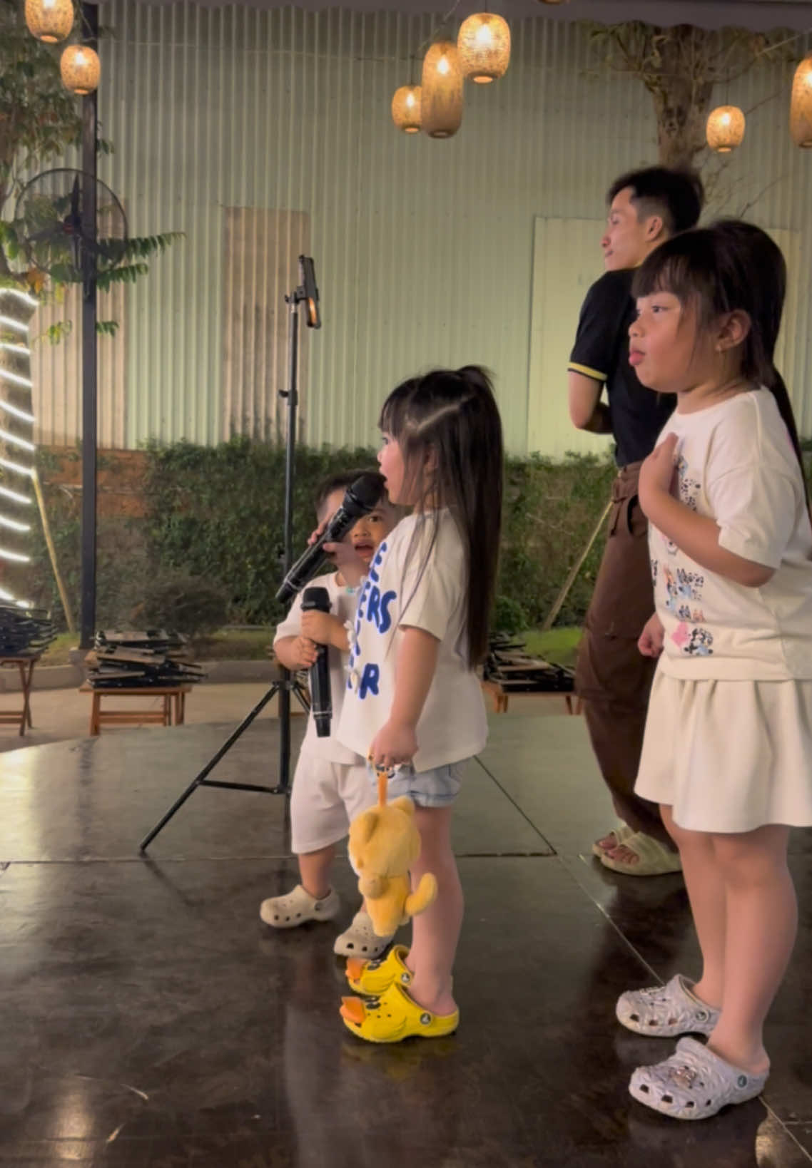 Quán nay có ca sĩ chính r nha cô chú ơi.. #nhingocphin #sinhtokuphin #xuhuong #tiktok 