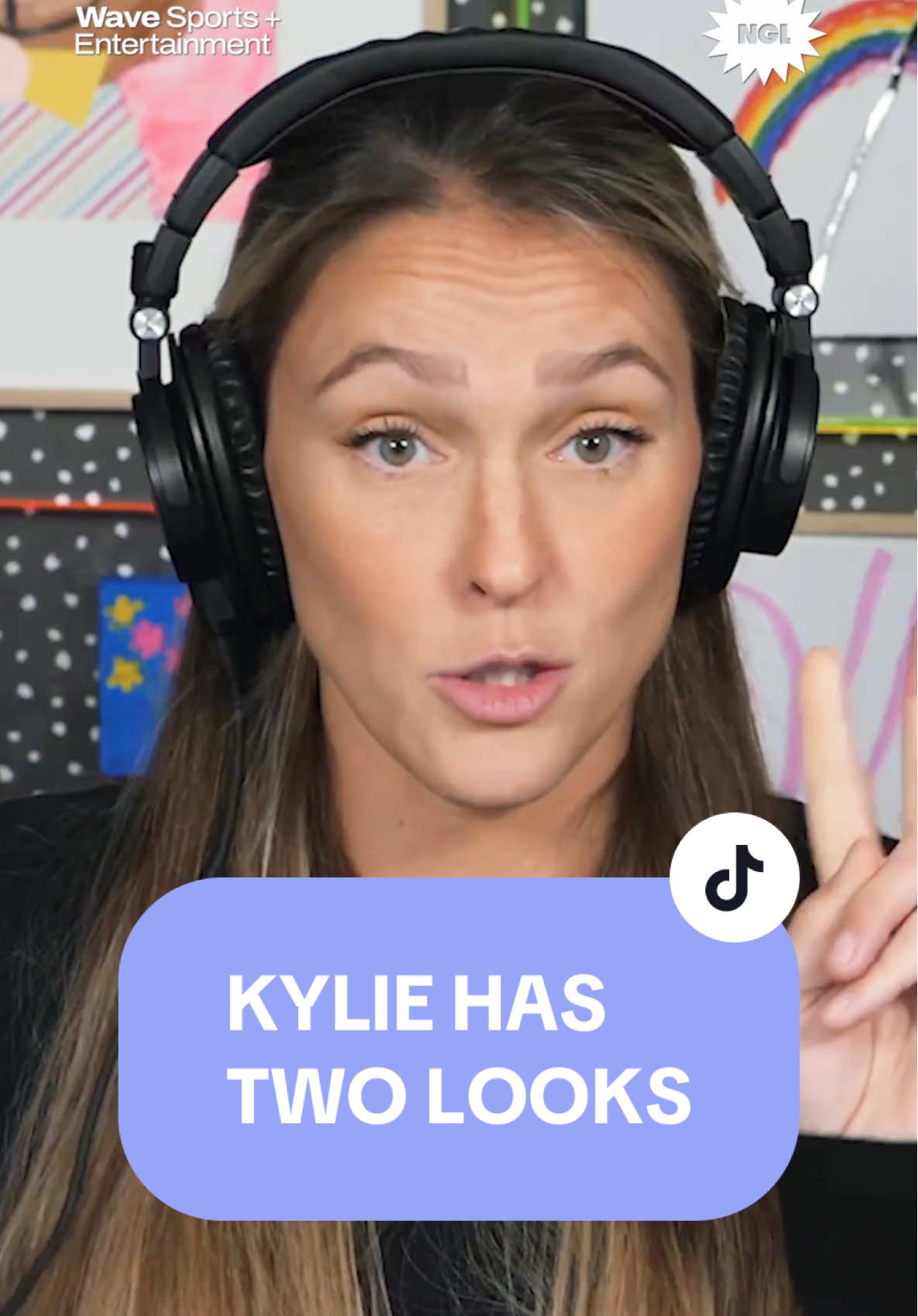 Anyone else just stick to just two looks? 🙋‍♀️ #kyliekelce #motherhood #MomsofTikTok 
