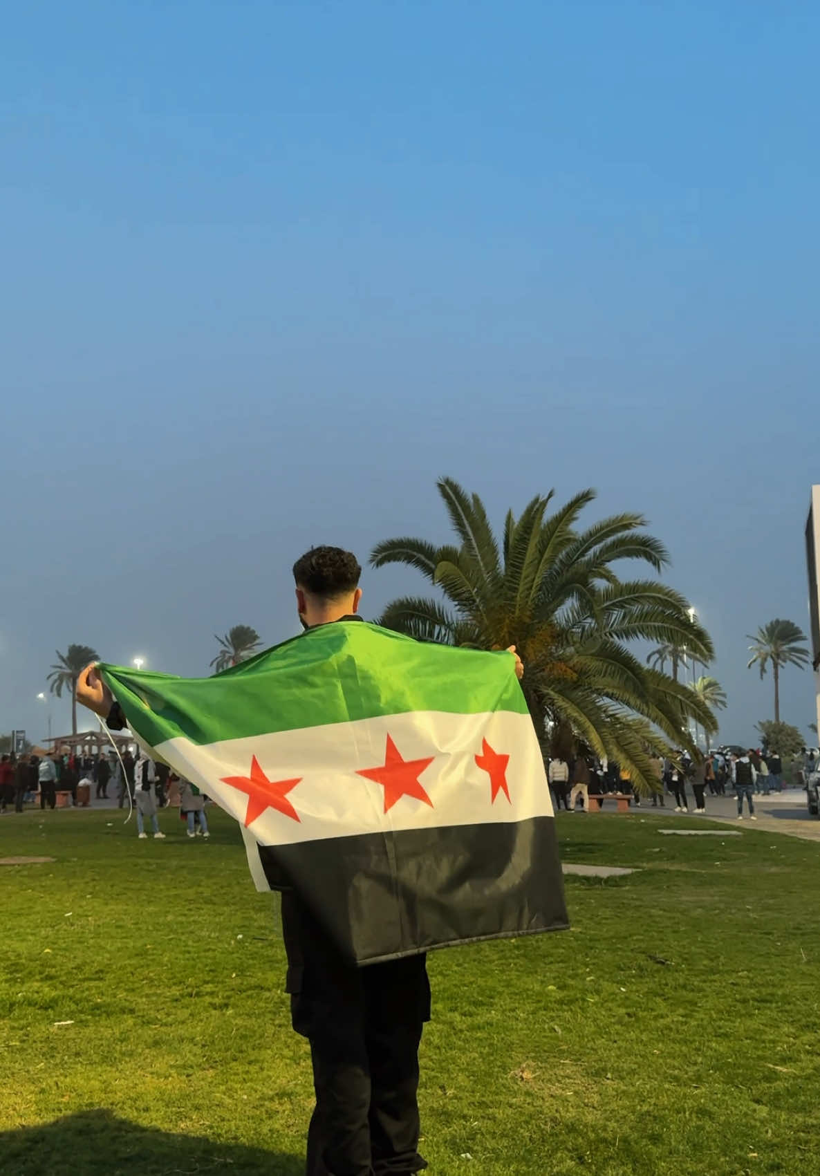 أجواء الاحتفالات بتحرير سوريا💚🤍🖤 #سوريا #حمص #دمشق #حماة #حلب #سوريا_حرة 