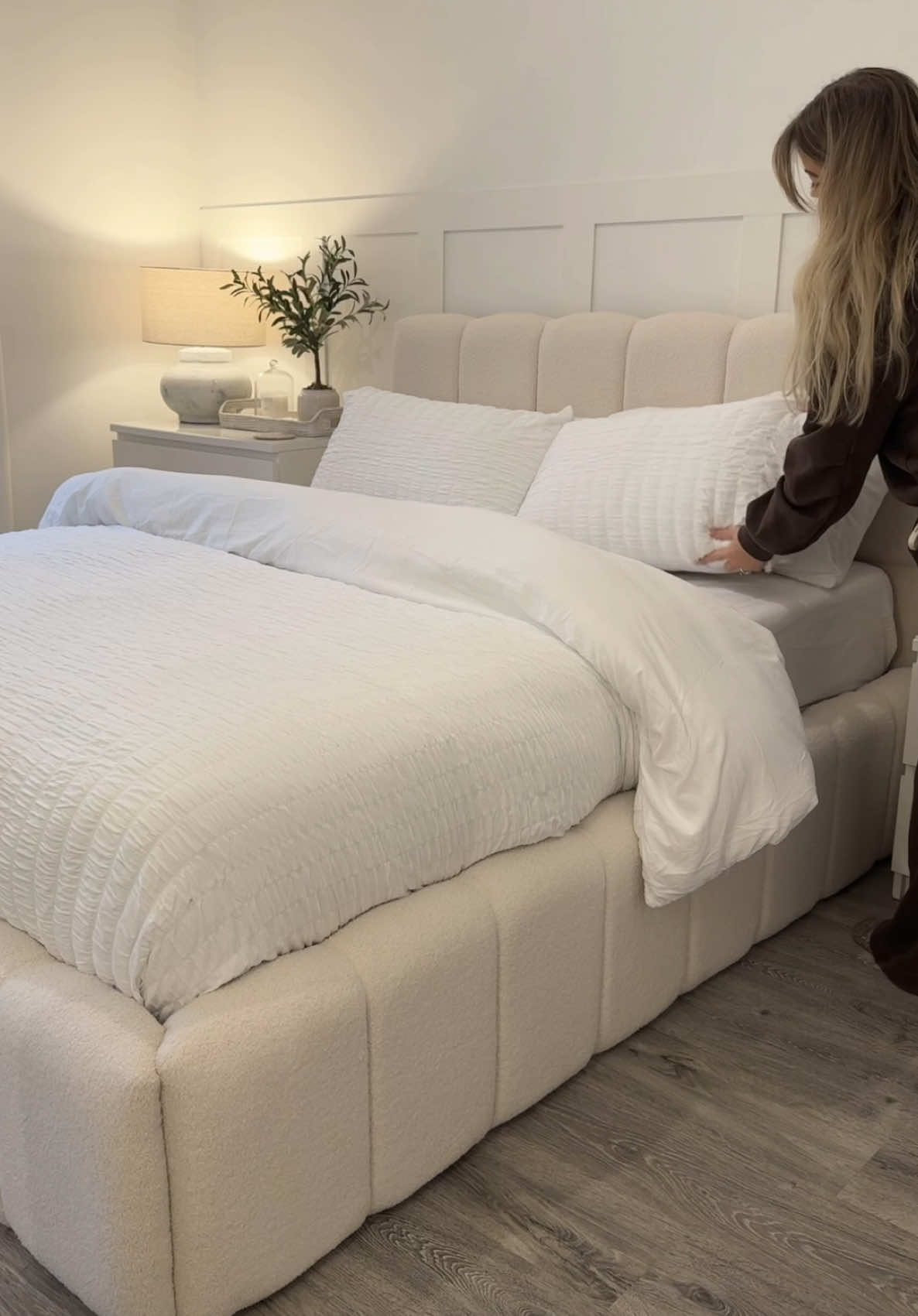Just like a cloud ☁️ Introducing the luxury “ROSA” Ottoman bed to our home ☁️🤍 The most dreamy and luxurious bed from @The Bedroom Centre 🥂 that brings comfort, elegance, and serenity to our space ☁️🤍 We’re absolutely in LOVE… and it was super easy to build which is always handy!!! Discount Code: COURTNIE50 for a special discount on your own dream setup ☁️🤍 AD #ａｅｓｔｈｅｔｉｃ #neutralbedroom #ottomanbed #cloudbed #neutralbedroomdecor #neutralbedroominspo #ottomanstyle #ottomanbedstorage #neutralbedrooms #pocketsofmyhome 