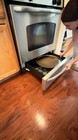 Did you know that you dont have to move your entire oven to clean under it? Thanks @CleaningFairy 🧚 for the advice! #CleanTok #cleaningvideos #deepclean #cleaningmotivation #cleaningtiktok #mopping #cleaningtok #oven #ovencleaning #DidYouKnow #didyouknow?