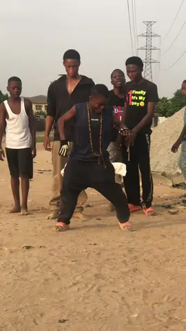 Ete BOG01 is not playing ooo 😆 #baddancer ##maradance🇳🇬 ##streetdance ##legworkchallenge ##nigeriadance ##hotdance @🥷ℝÄŽŸ🙂🤍💫 @Ete_bog01 🥷😈 