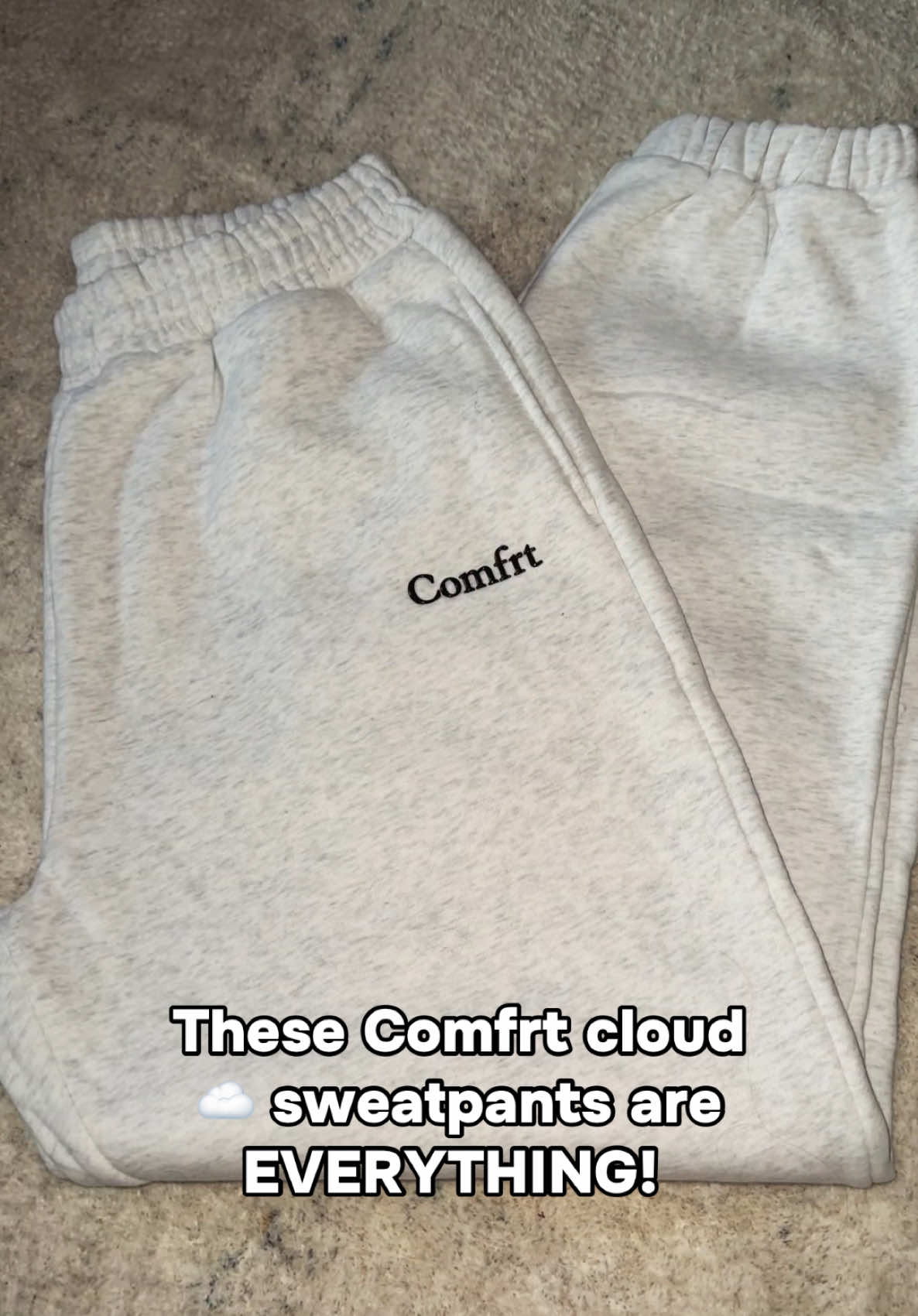 Ohhhh you guys these Comfrt cloud sweatpants are an absolute NEED! #comfrt #comfrtclothing #comfrtcloud #comfrtsweatpants #sweatpants #comfysweatpants #loungepants 
