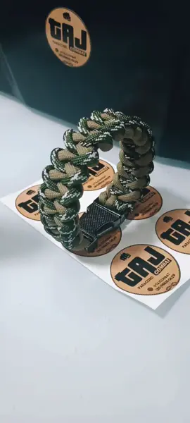 Pulseira Incisor 🗡️ Estilo e resistência em um único acessório! Cada pulseira de Paracord é feita à mão com todo o cuidado para quem valoriza qualidade e aventura. Seja para o dia a dia ou para momentos especiais, elas são o toque que faltava. Quem mais adora essa versatilidade?  . 📲Vendas pelo Direct ou Whatsapp (85) 98614-0629.  🔸Acesse o link na bio. . ESCOLHA; 🔘 Modelo. 🔘 Cor. 🔘 Fecho. 🔘 Acessórios. 🔘 Tamanho (cm) . Pulseiras personalizadas feitas sob medida! Confeccionada no Paracord550 lb original de alta qualidade. . #paracordbracelet #fypシ  #pulseira #paracord #caveira #edc #corda #macrame #foryou #paracord PulseirasDeParacord #AventuraComEstilo #FeitoAMão #AcessóriosÚnicos #EstiloEFuncionalidade #ParacordBrasil #justiceiro #espada 