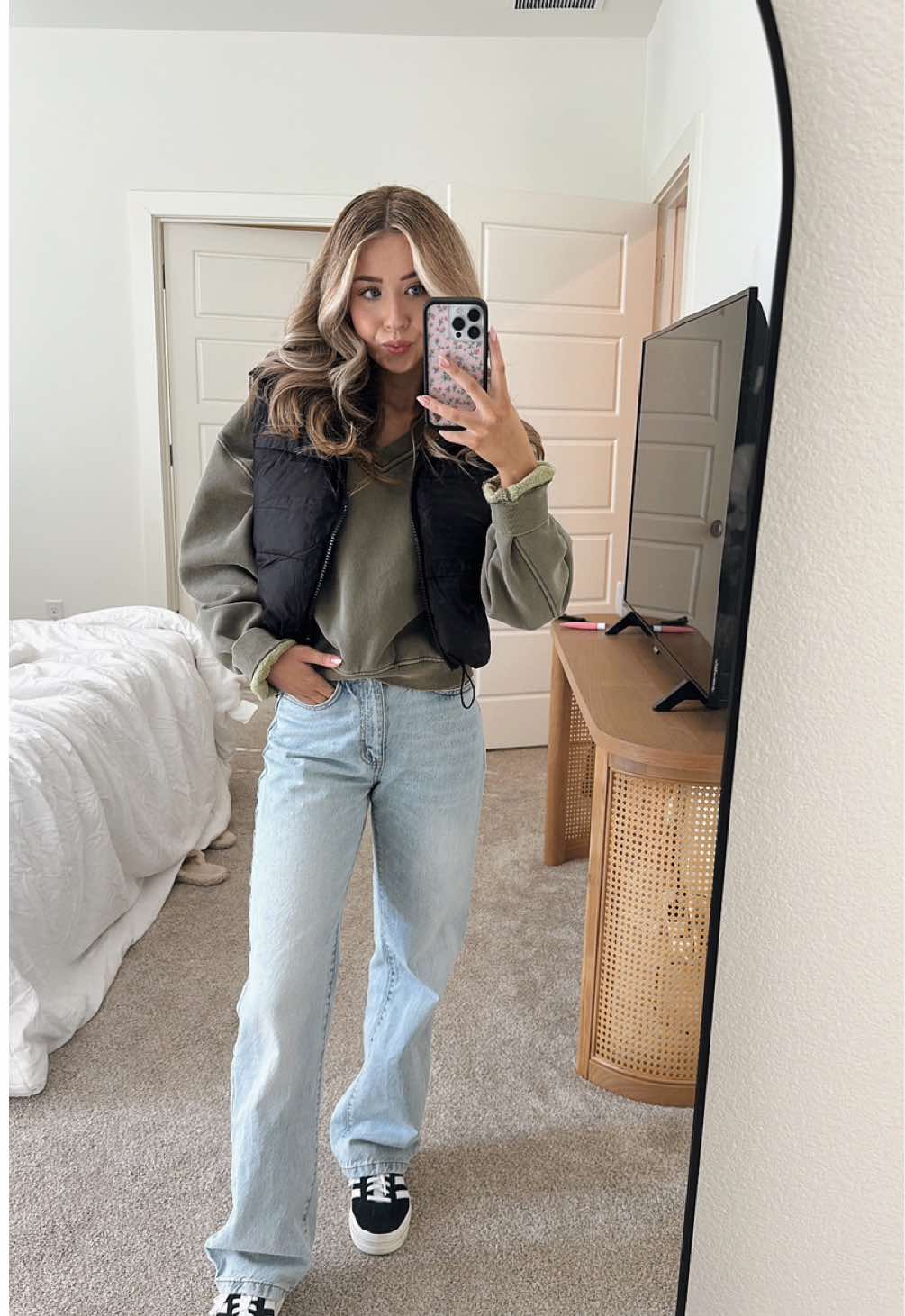 like why did I touch my hair 10,000 times😭😭😭 #relatable #compliments #sabrinacarpenter #awkwardmoments 