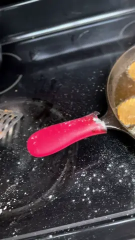 Tis the time to get that special someone the prefect gift that they are gonna wish they had during all of the holiday cooking in the kitchen run over to the store and get one. Merry Christmas🎄🎁#tistheseason #creatorsearchinsights #fyp #foryoupage #momtok #MomsofTikTok #tiktokshopaffiliate #holidaycountdown #christmasgiftsideas #dadsoftiktok #dadtok #family 