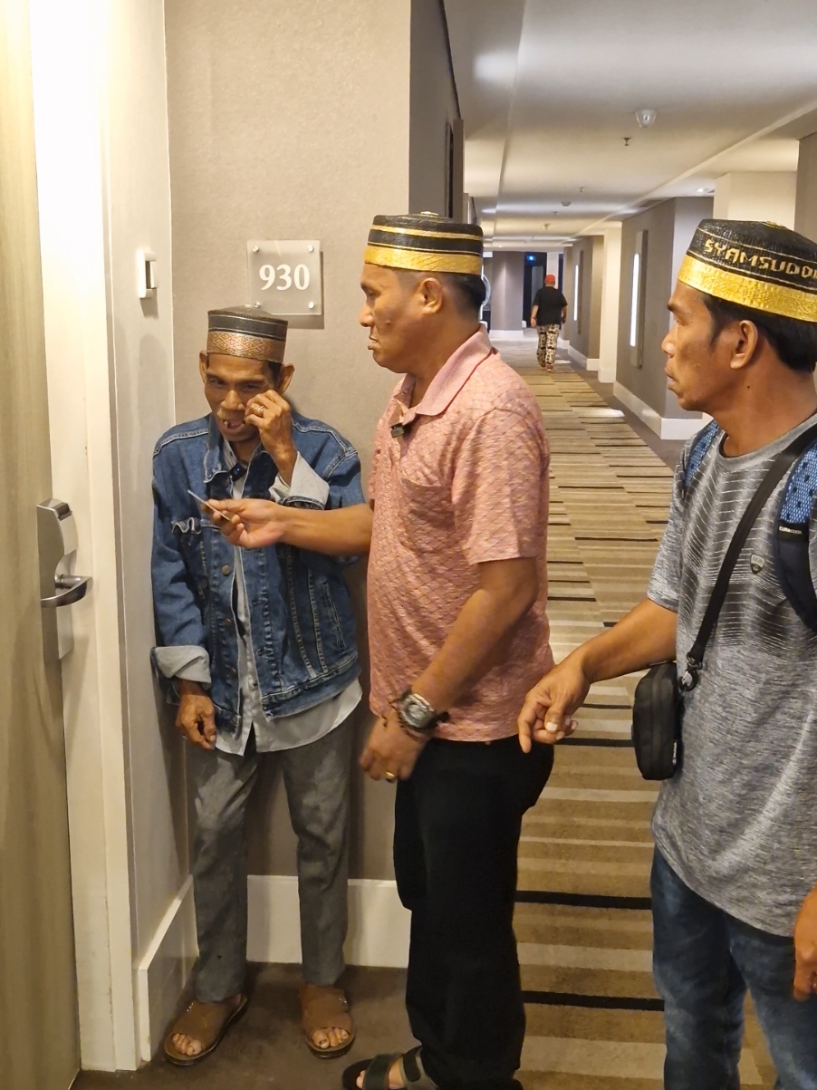 orang kampung masuk hotel
