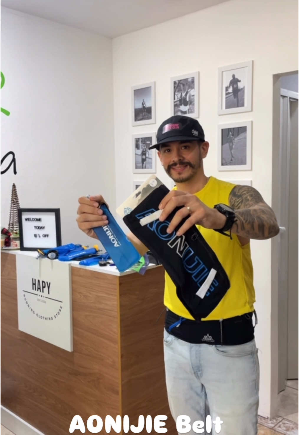 AONIJIE Hydration Belt Waist Pack TrailRunning  ☑️Al frente:Teléfono móvil, tarjetas y llavero. ✅Dorsal de carrera. ☑️Rayas reflectantes,estiramiento en 4 direcciones ligero y transpirable. ☑️Parte trasera:Botella de agua de 250 ml.Suministro de gel energético.Bucles para bastones de TrailRunning. ☑️Fabricado: 85 % nailon, 15 % elastano. 🏷️$28.00 Tomatelo con calma, todos nuestros productos son sujetos a cambios 💱 📲Busca en nuestro catálogo nuestra variedad de diseños: https://vercatalogo.com/hapyrunning/products/by-category/apcui 📍Ubícanos en Colonia San Benito Calle las palmas 139 atrás de zona rosa ⏰Horarios:Lunes a viernes de 9:00 AM a 6:00 PM Sábados 9:00 AM 5:00 PM 📞WhatsApp +503 6936-9634  🚚Envíos a nivel nacional 🎽Que tu PR sea una vida saludable HAPY#Running #vidasaludable 